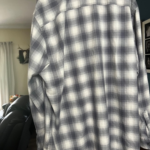 Button up - Picture 2 of 3